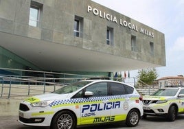 Sorprenden a los ocupantes de un vehículo con una pistola modificada en Mijas