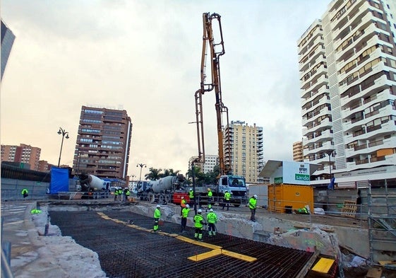 Obras para la reposición de la calzada en Armengual de la Mota.