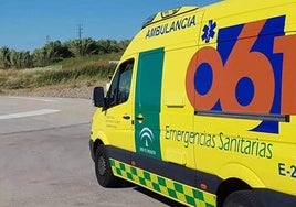 Un hombre fallece y su hija resulta herida tras colisionar una moto y un turismo en Alhaurín de la Torre