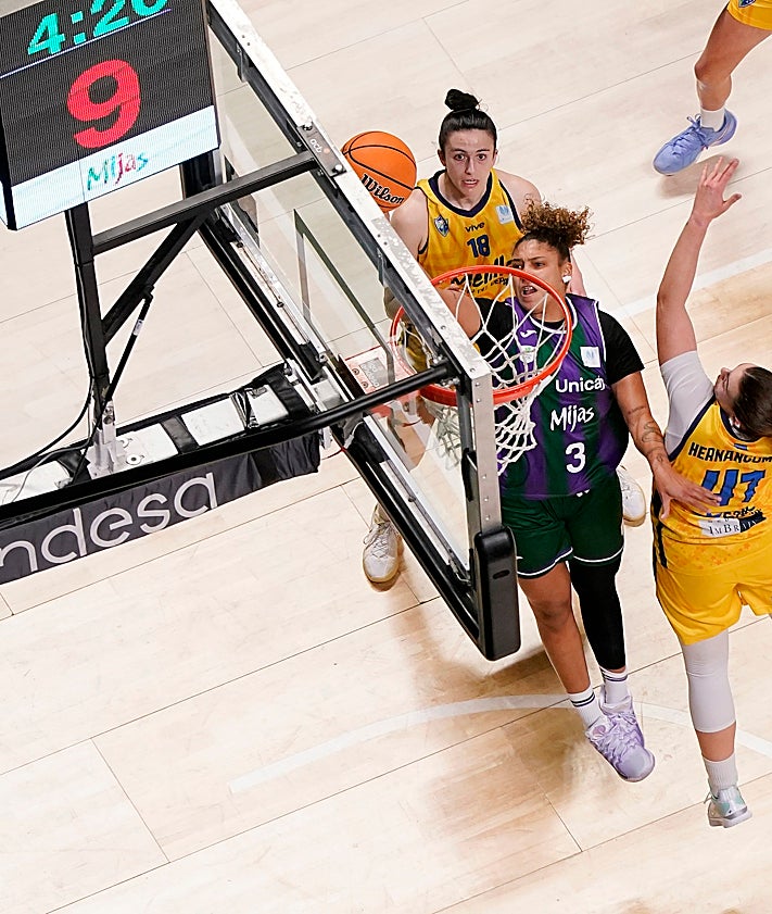 Imagen secundaria 2 - El Unicaja Mijas deslumbra en el Carpena con un festival ofensivo