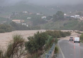 Una de las carreteras de Álora durante la primera dana.