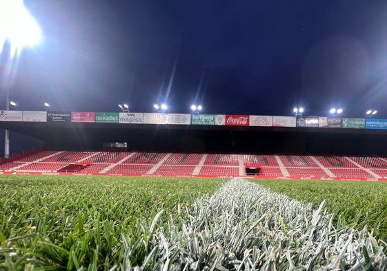 Imagen a ras de césped de Anduva, el estadio del Mirandés.