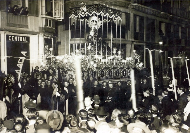 Procesión de Nuestra Señora del Gran Poder, antes de los Dolores.