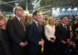 El consejero de Turismo, Arturo Bernal, junto al presidente de la Junta.