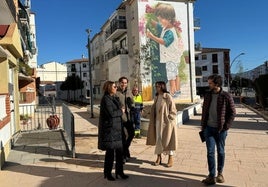 Muñoz, primera por la izquierda, y Fernández, entre otros, en la zona.