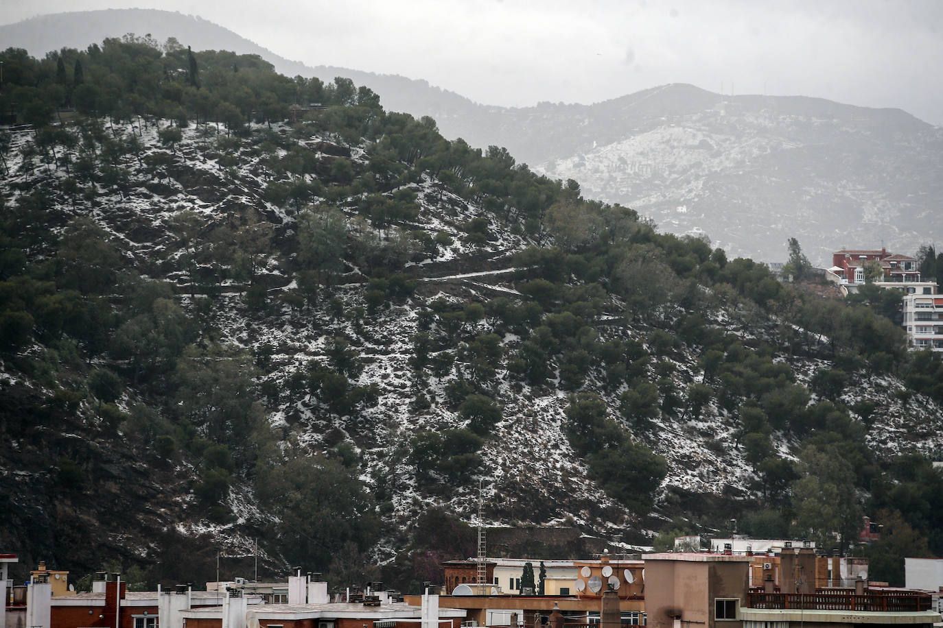 Cinco años de la histórica granizada que pintó de blanco las calles del Centro de Málaga