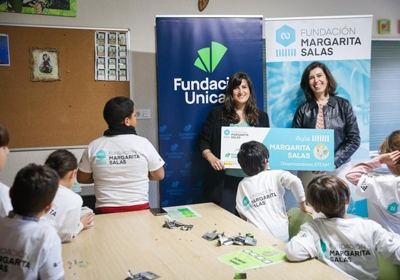 Fundación Unicaja y la Fundación Margarita Salas impulsan la alfabetización científica de escolares de Málaga, Granada y Huelva