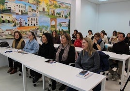 Asistentes a la presentación de los nuevos materiales.