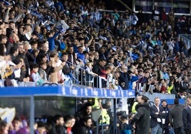 La afición del Málaga, durante el último partido en La Rosaleda, frente al Deportivo.