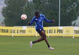 Moussa, en uno de sus primeros entrenamientos como jugador del Marbella.