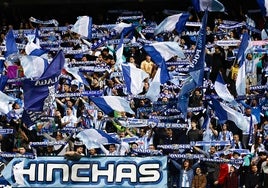 La afición del Málaga, en La Rosaleda durante el partido frente al Racing.