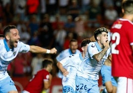 Antoñito celebra su gol en Tarragona, que le dio el ascenso al Málaga.