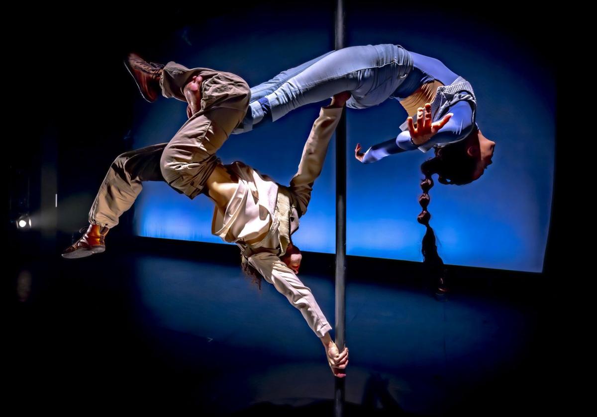 El Teatro Cánovas acoge este fin de semana 'Xpectro', de la compañía de circo contemporáneo 'Zen del Sur'.