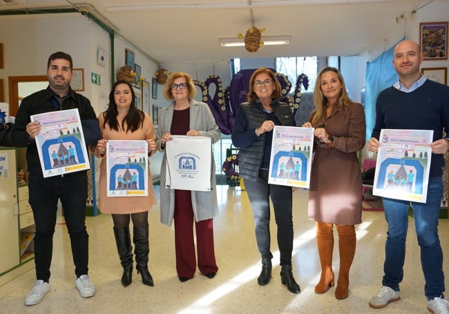 Acto de presentación de la iniciativa solidaria en el colegio de Caleta de Vélez.