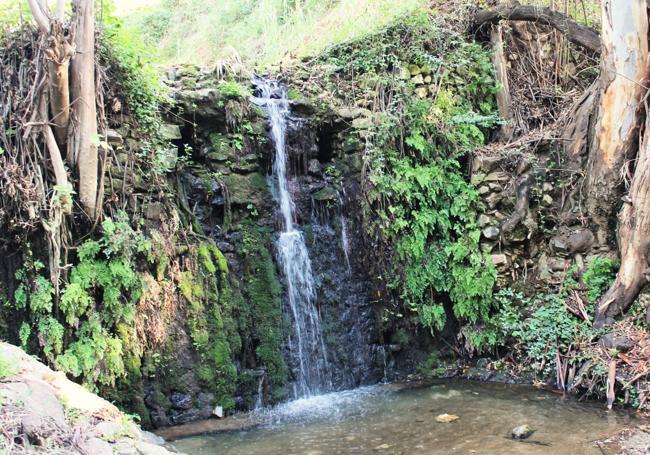 Último salto de agua del arroyo antes de llegar al final