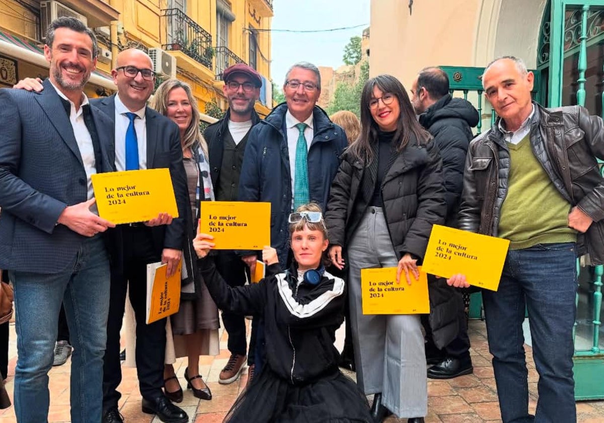 Los responsables de ACRO en el Observatorio de la Cultura 2024 posan en el Cine Albéniz de Málaga.