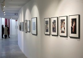 Algunas de las fotografías expuestas en el espacio expositivo de La Malagueta.