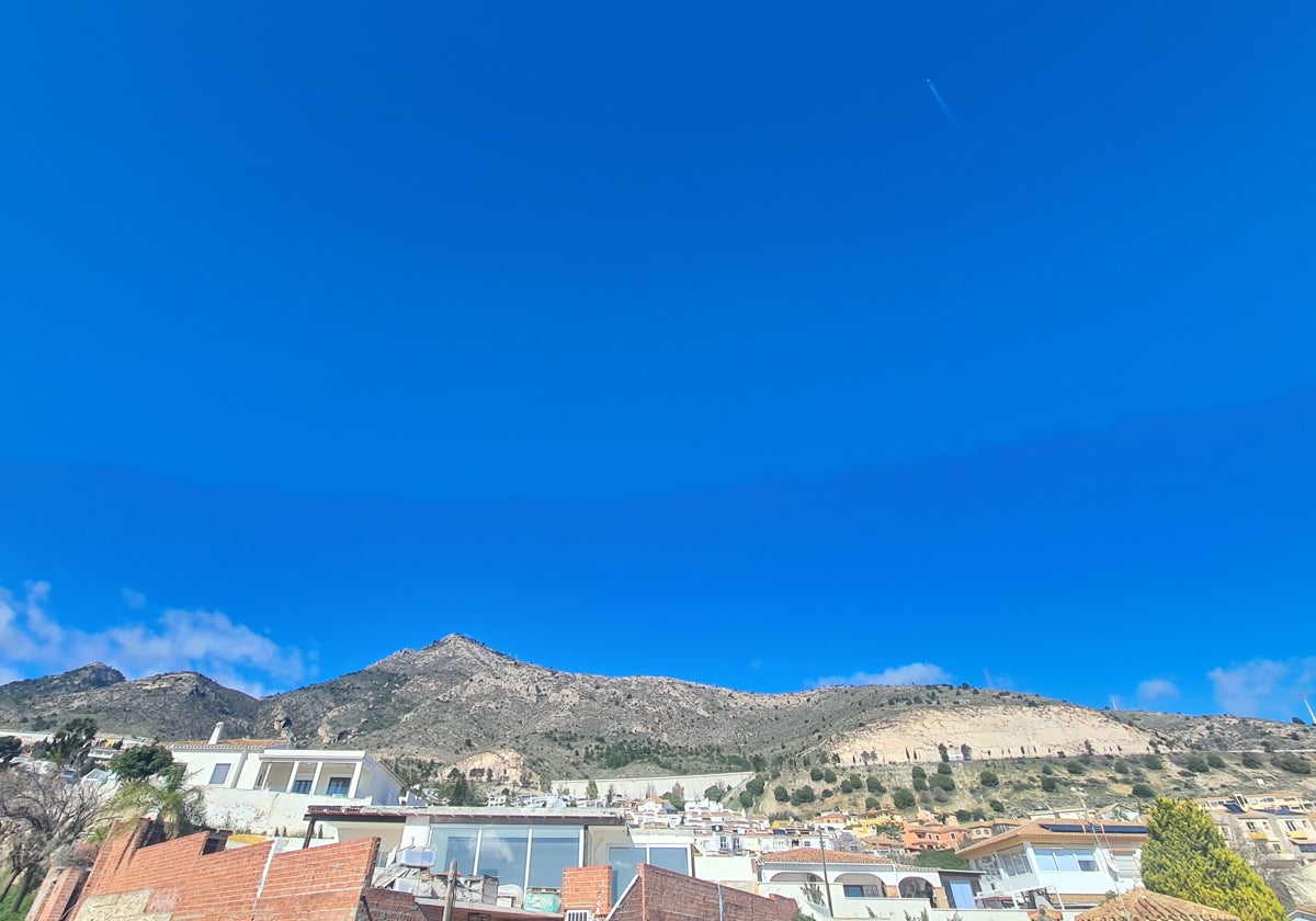 Vista del Calamorro desde Arroyo de la Miel.