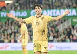 Lobete, después de uno de sus tres goles en Santander (dos anulados).