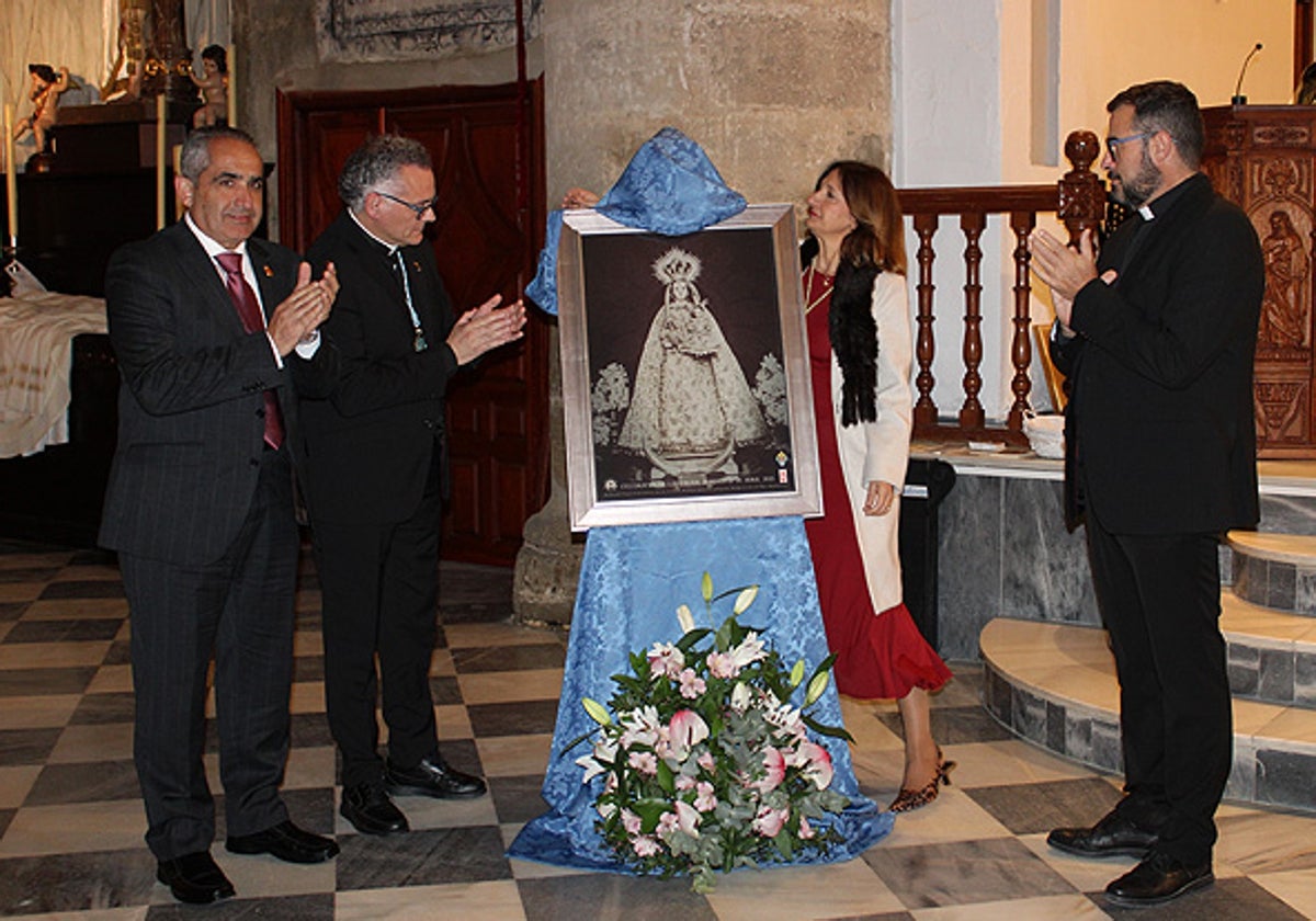 Presentación del cartel procesional de la Virgen de la Cabeza.