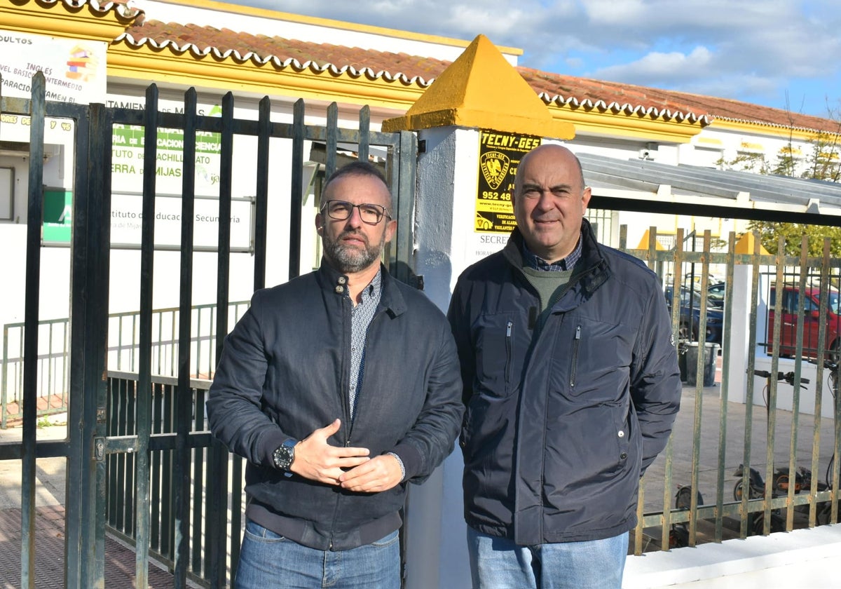 Los concejales socialistas Hipólito Zapico y Nicolás Cruz.