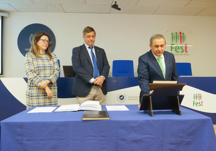 Francisco Lozano Lares tomó posesión como decano de la Facultad de Estudios Sociales y del Trabajo de la Universidad de Málaga.