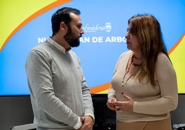 Olea y Aguilera presentan el plan.