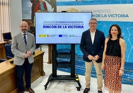 Presentación del proyecto de construcción de viviendas, en el Ayuntamiento rinconero.
