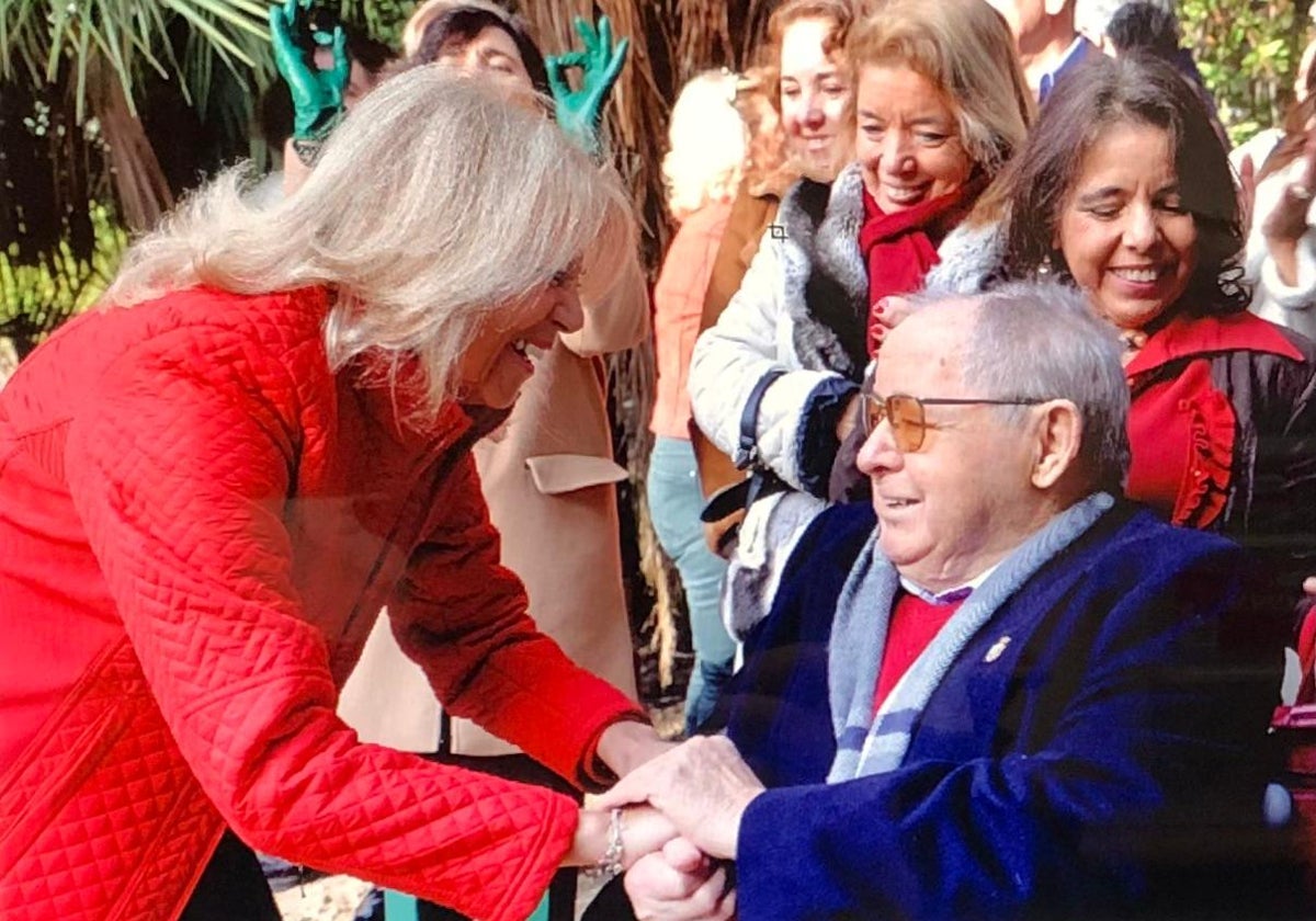 Imagen de la última aparición pública de Leonardo Llorente en el homenaje a su esposa, Marina Torres.