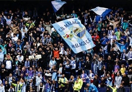 La afición del Málaga, en La Rosaleda durante el partido frente al Zaragoza.