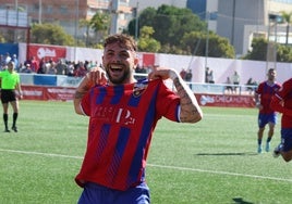 Pato celebra un tanto del Torre del Mar.