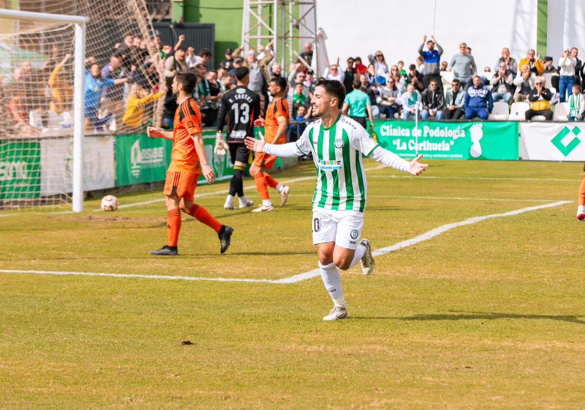 Castillo celebra el tanto que le marcó al Xerez Deportivo.