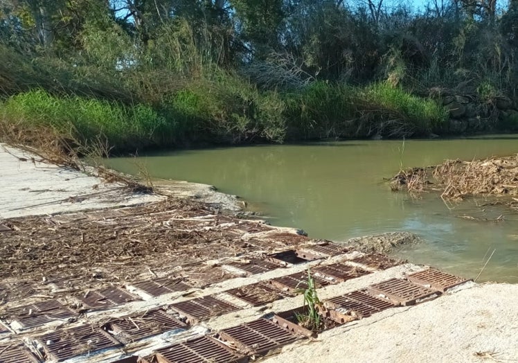 El Guadalhorce durante la limpieza de sedimentos.