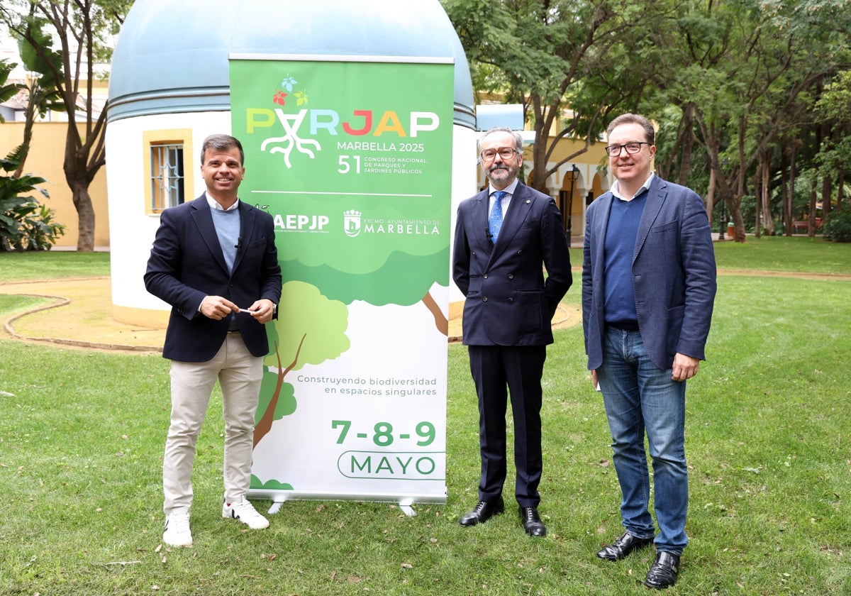 El edil, Diego López y el presidente de AEPJP, Pedro Calaza.