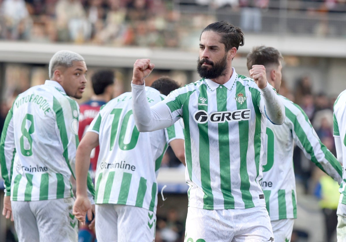 Isco celebra su gol contra el Huesca durante el partido de tercera ronda de la Copa del Rey en El Alcoraz.