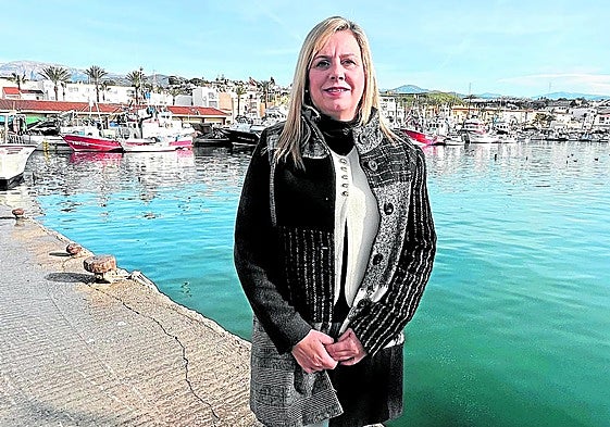 Mari Carmen Navas, de 50 años, en las instalaciones del recinto portuario de Caleta de Vélez.
