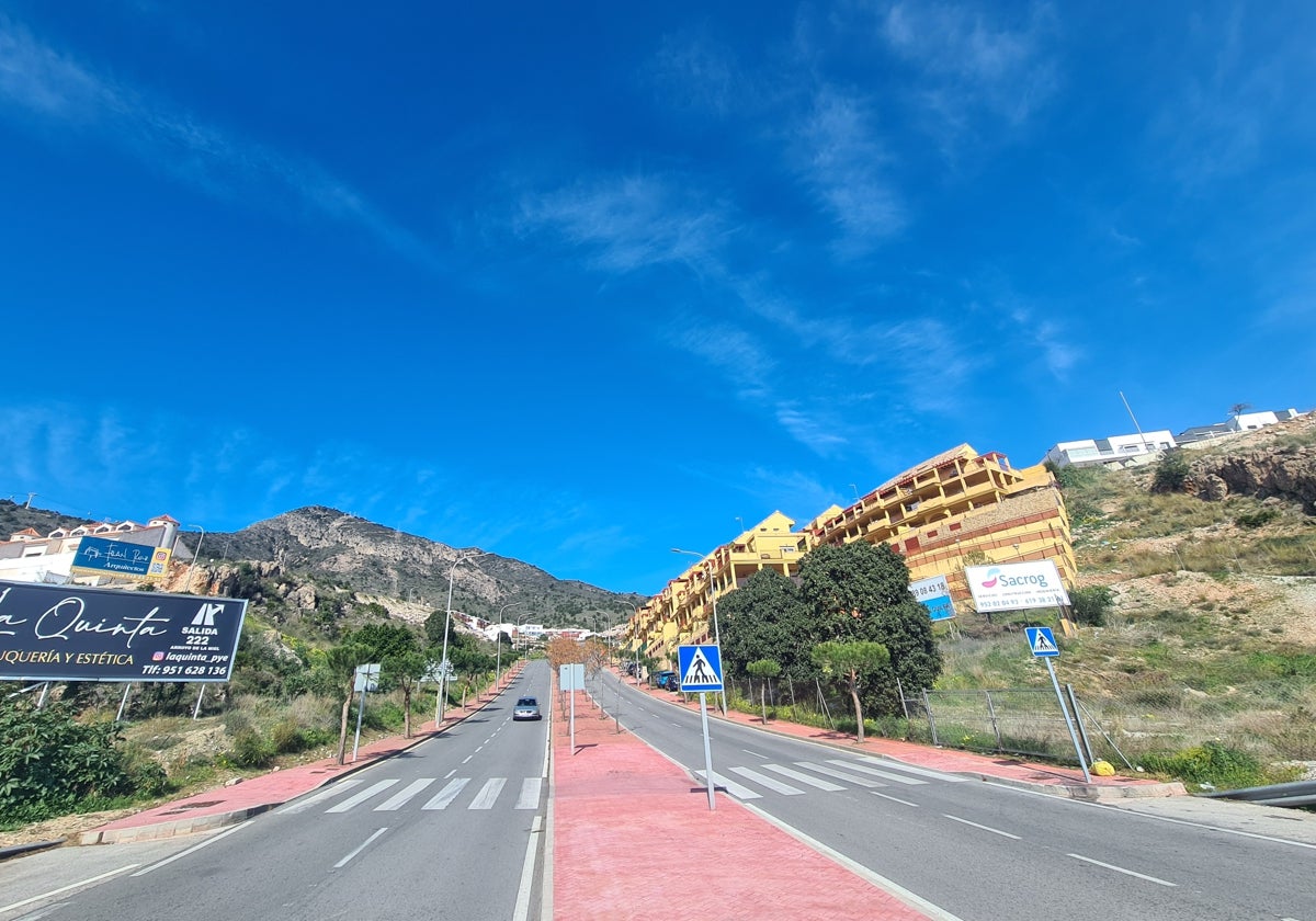 Acceso a la urbanización Santángelo Norte, en Benalmádena.