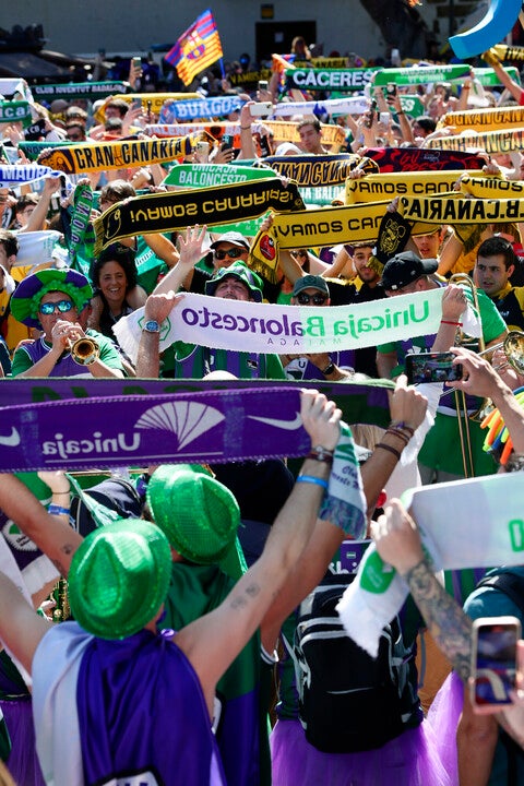 El colorido encuentro de aficiones en la Copa del Rey