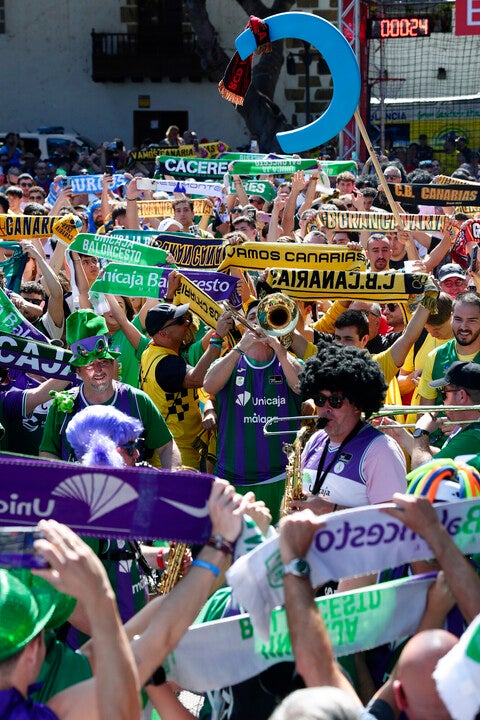 El colorido encuentro de aficiones en la Copa del Rey