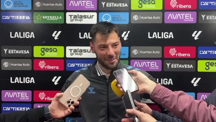 Jugadores del Málaga reflexionan tras el choque en Cartagena
