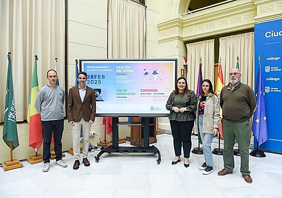 Churriana celebra el Día de Andalucía con una marcha en bicicleta, actuaciones y fiesta de Carnaval