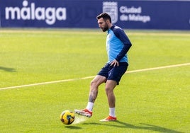 Álex Pastor, novedad en el entrenamiento de este martes del Málaga.