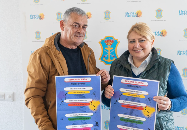 Daniel Rivas y Ana María Muñoz, en la presentación de las actividades juveniles para la Semana Blanca en Nerja.