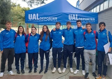 Equipo de natación de la UMA en el CAU.