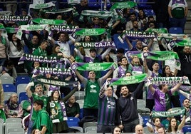 Aficionados del Unicaja durante un partido en el Carpena.