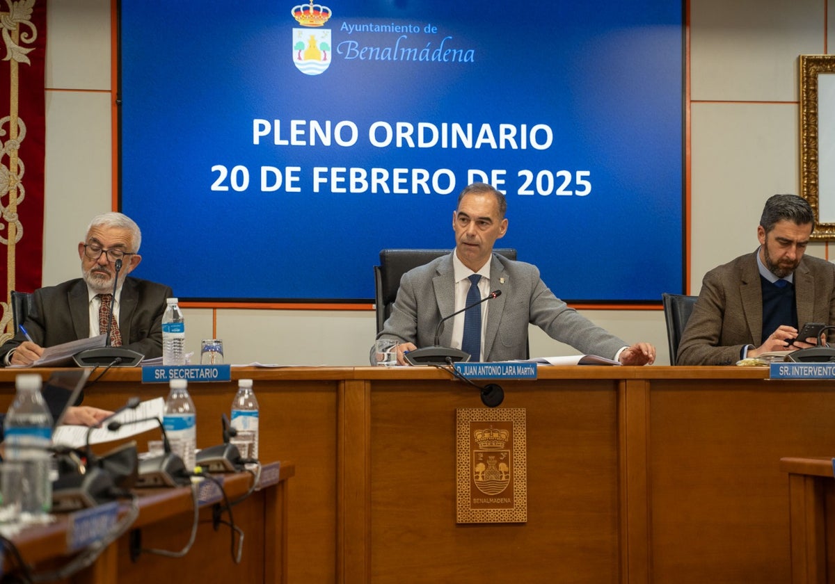 Celebración del pleno de febrero en el Ayuntamiento de Benalmádena.