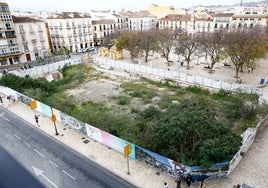 Aspecto de la parcela del Astoria, en la plaza de la Merced.