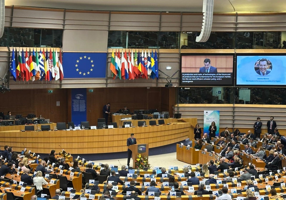 Juanma Moreno, durante una intervención ante el pleno del Comité de las Regiones el pasado miércoles.