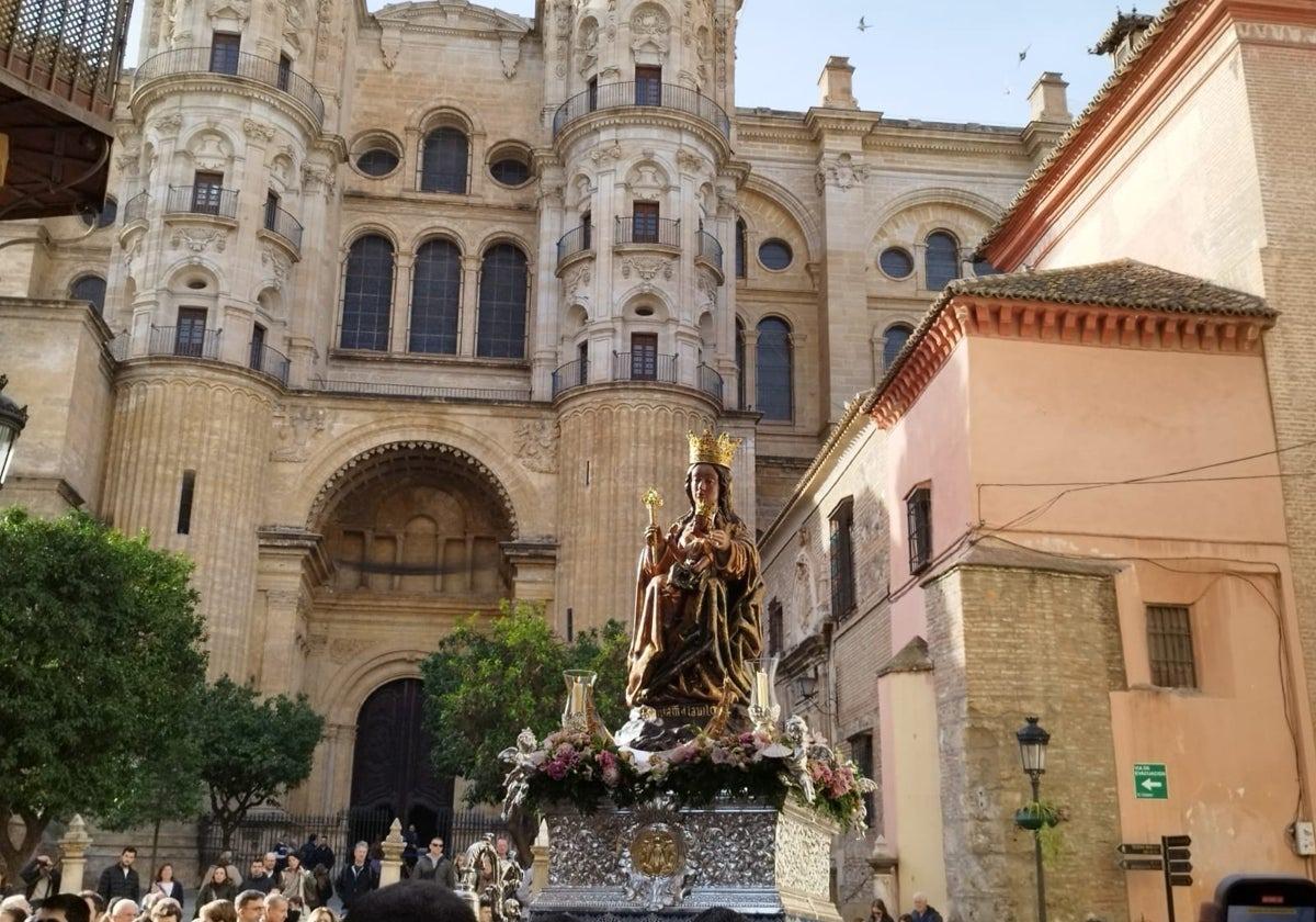 La Patrona de Málaga continúa con su peregrinación por su 150 aniversario.