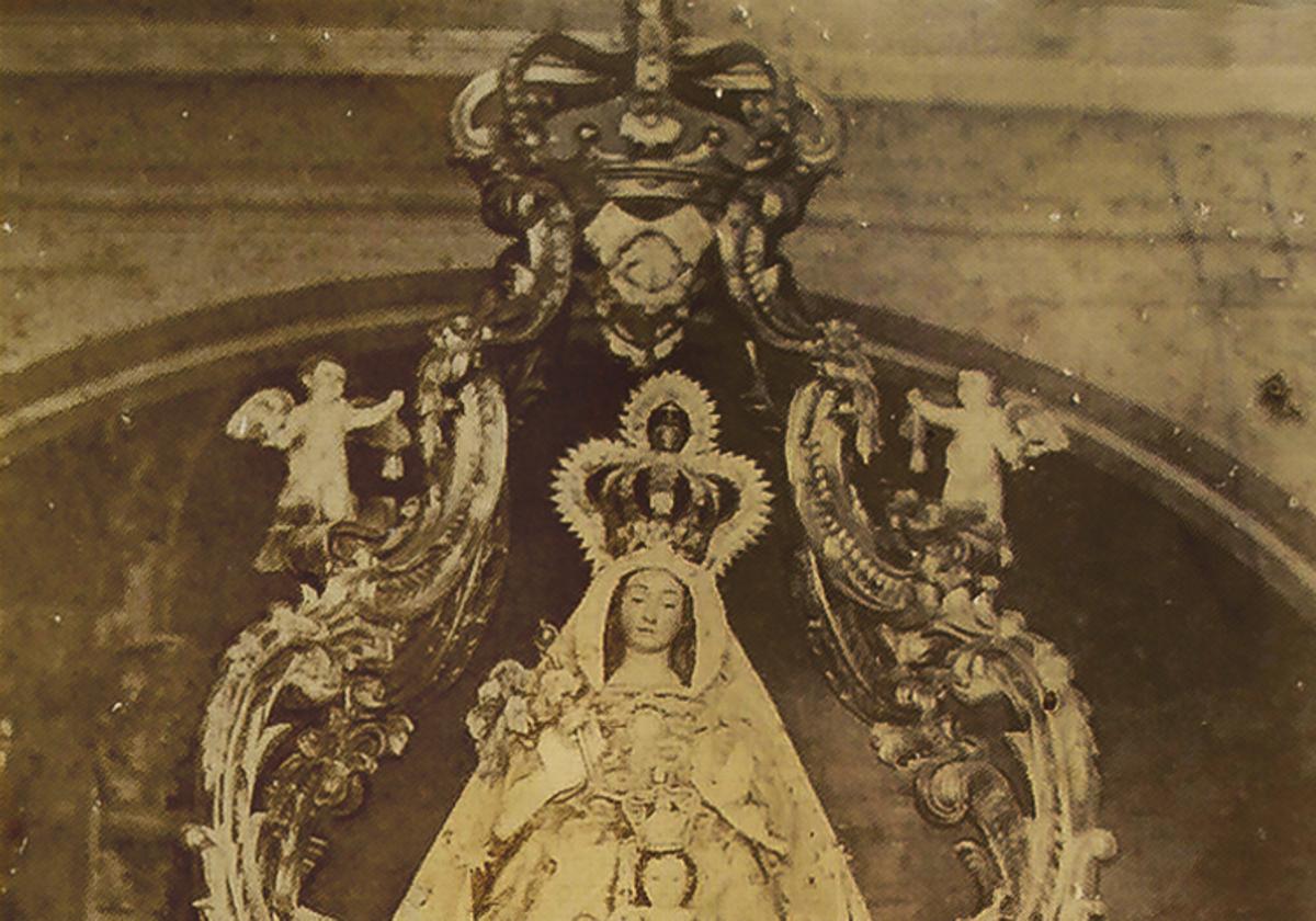 Fotografía de la Virgen de la Victoria tomada en el último tercio del siglo XIX.